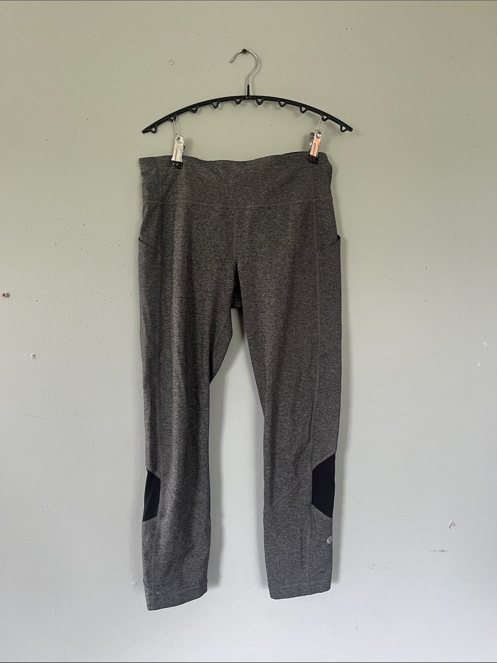 Woman’s lululemon athletica Heather Gray Leggings with Black Panels 6